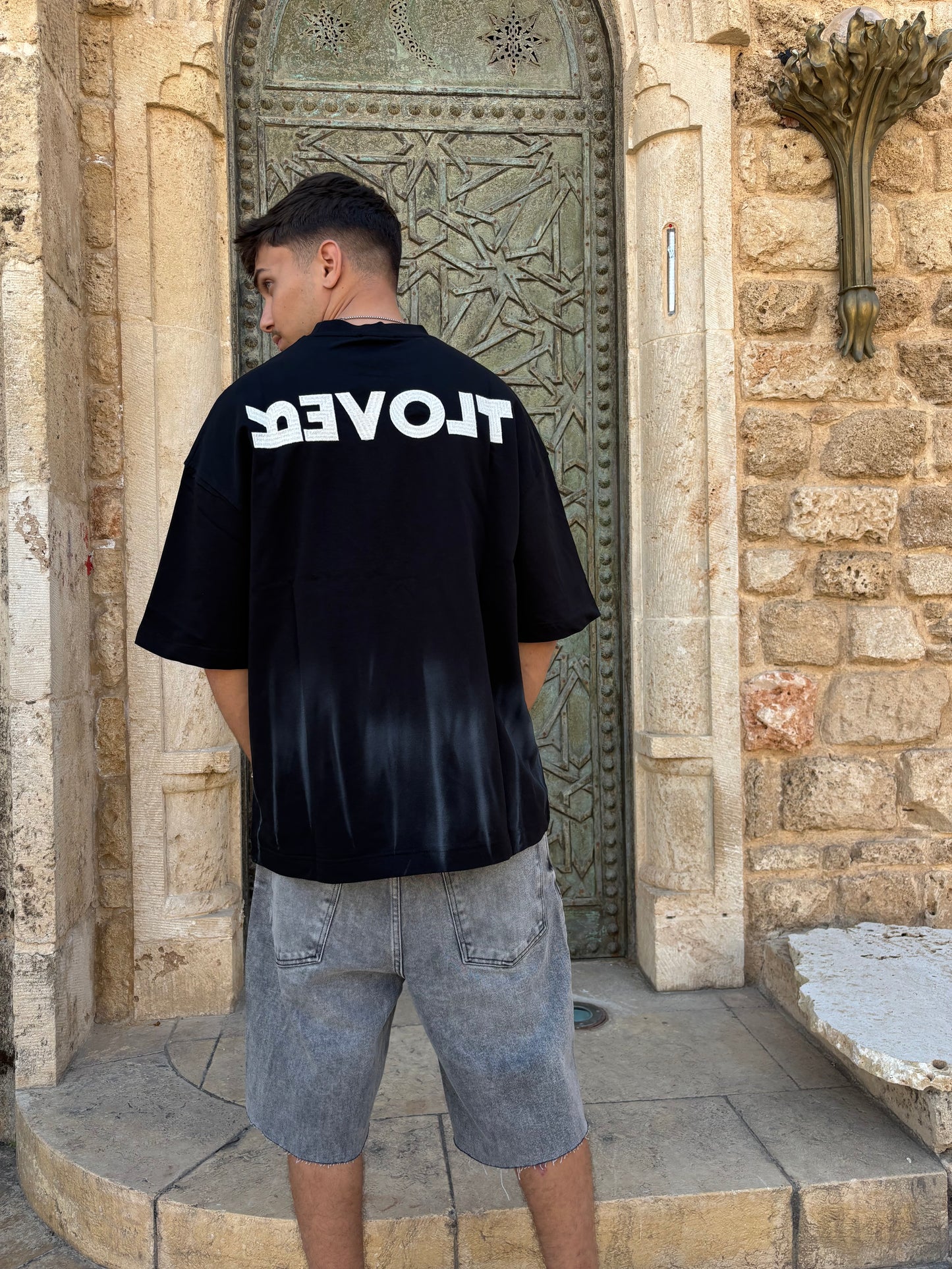 REVOLT- חולצה קצרה