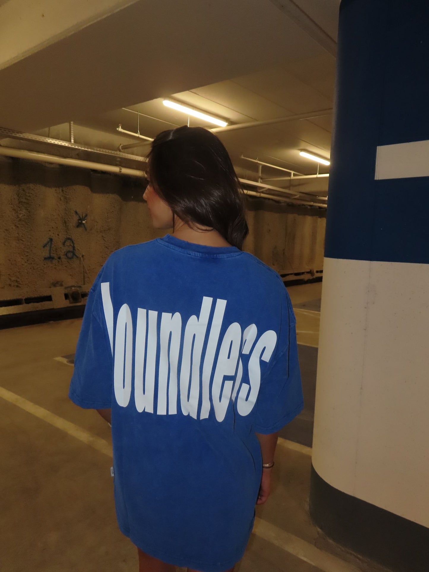 BOUNDLESS- (כחול) חולצה קצרה