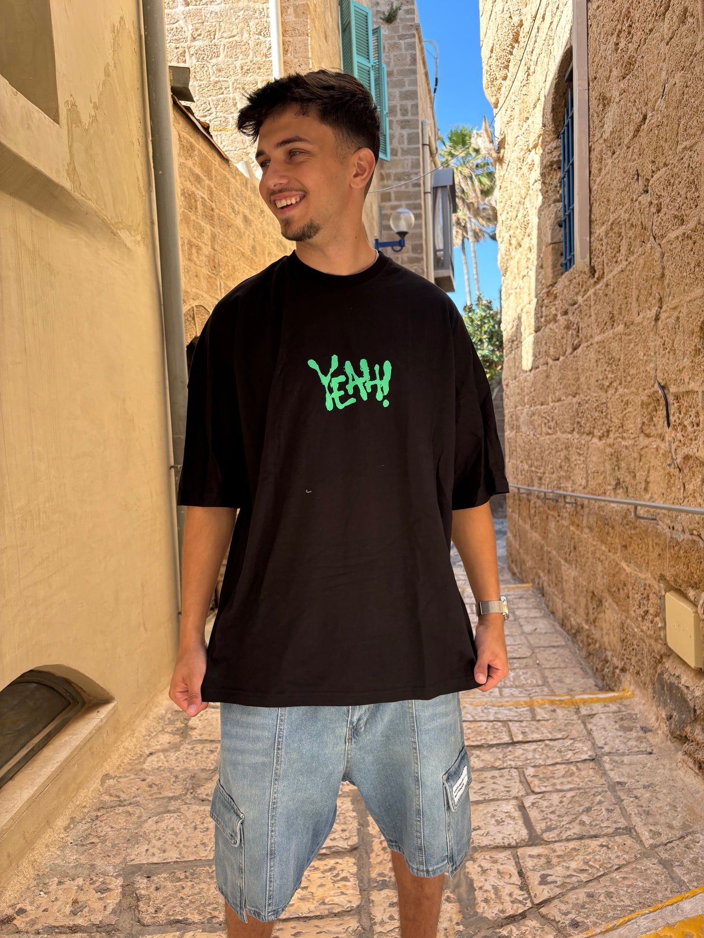 YEAH - חולצה קצרה (שחורה)