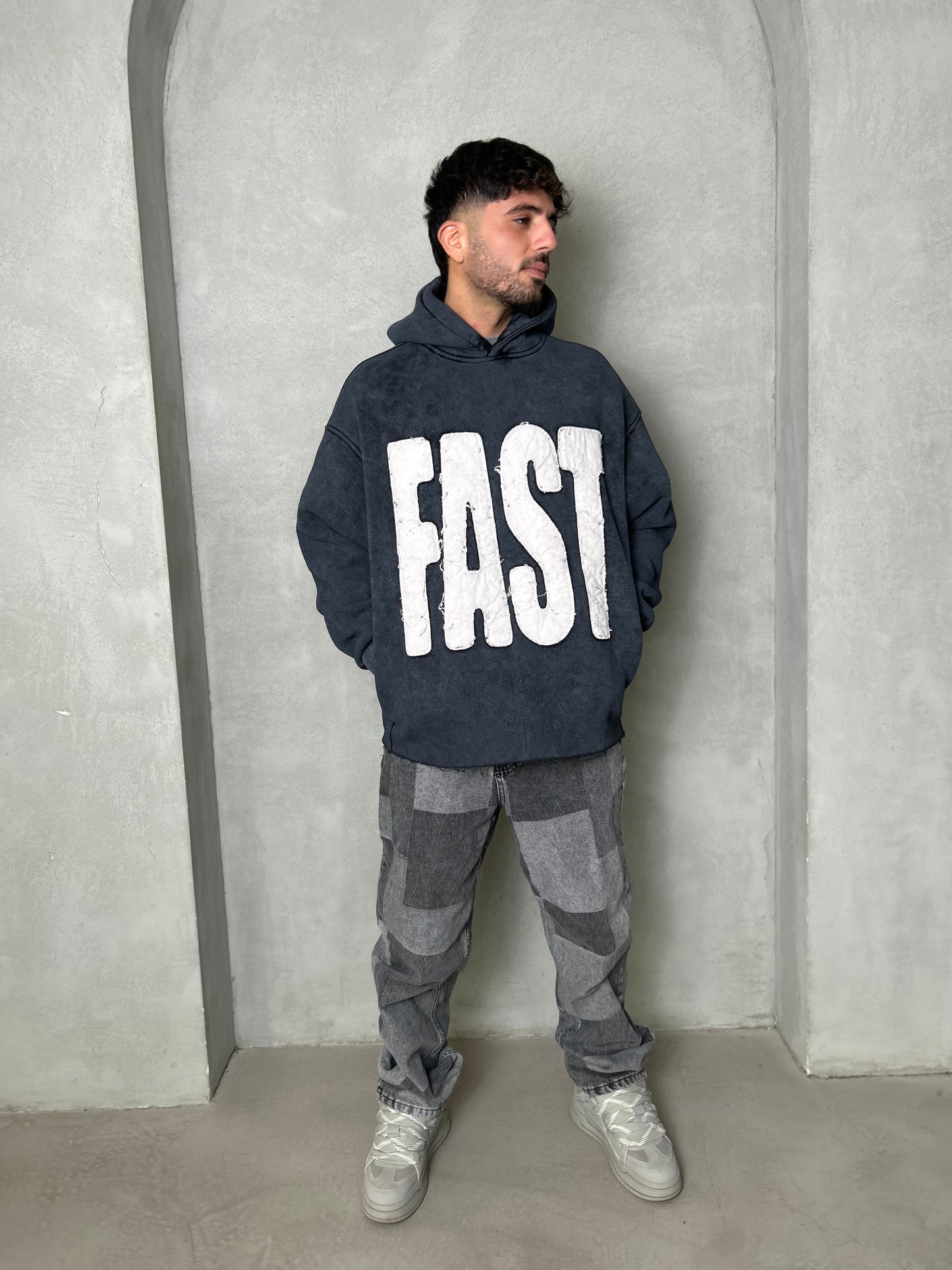 FAST - קפוצ'ון (שחור)
