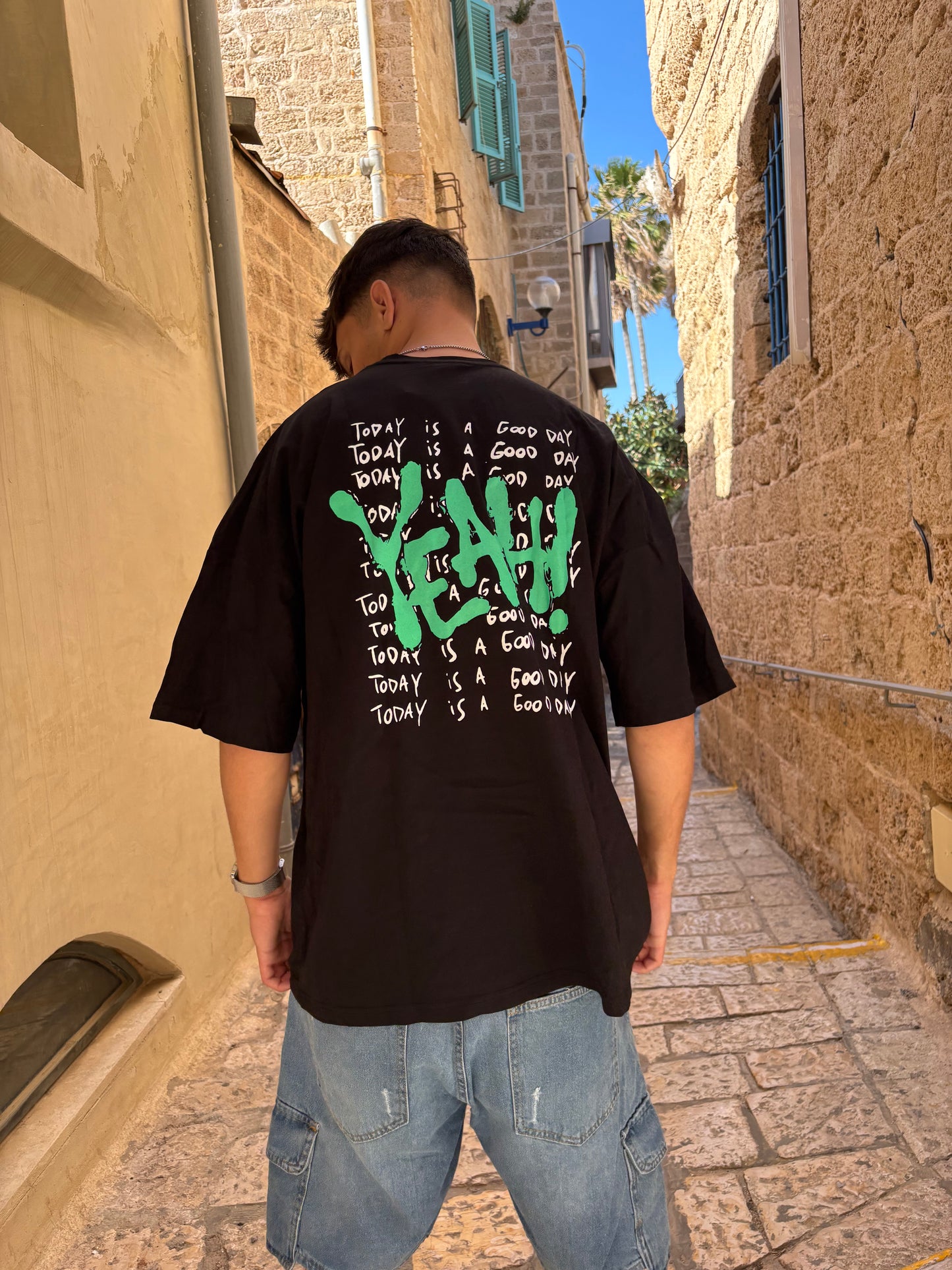 YEAH - חולצה קצרה (שחורה)