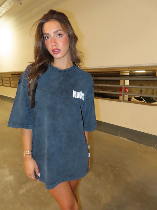 BOUNDLESS- (שחור) חולצה קצרה